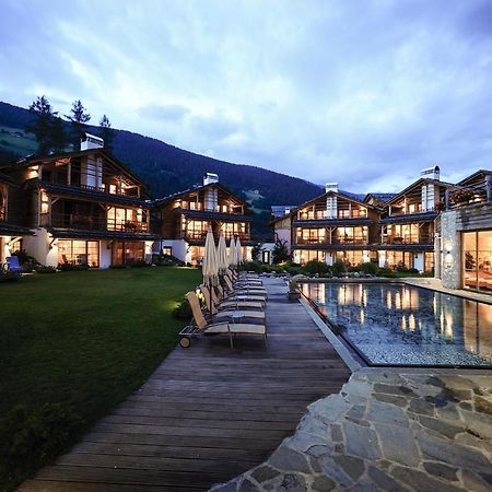 Post Alpina - Family Mountain Chalets San Candido Eksteriør bilde