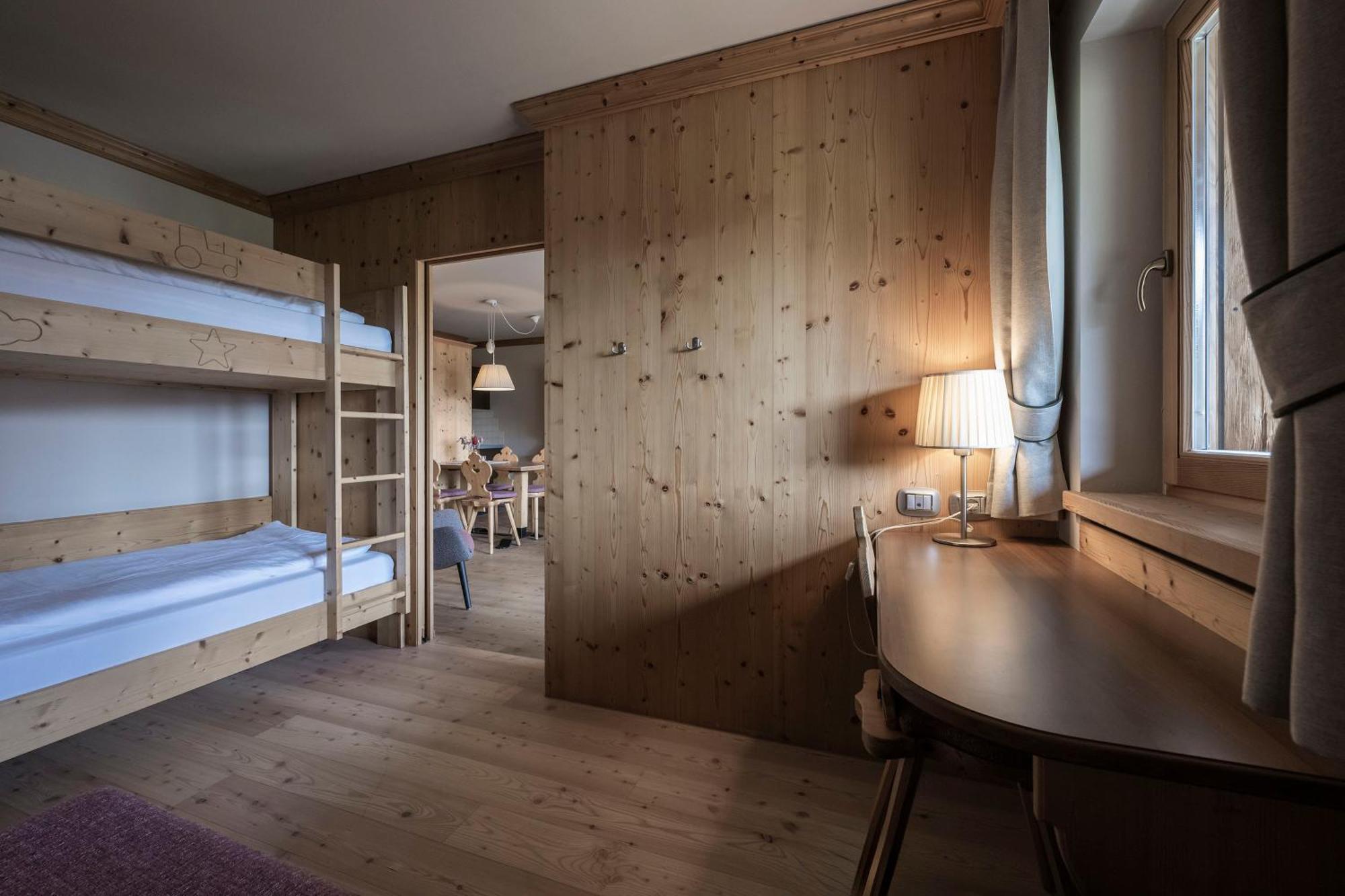 Post Alpina - Family Mountain Chalets San Candido Eksteriør bilde