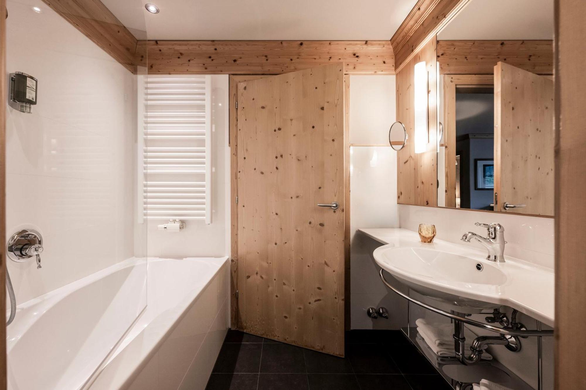 Post Alpina - Family Mountain Chalets San Candido Eksteriør bilde
