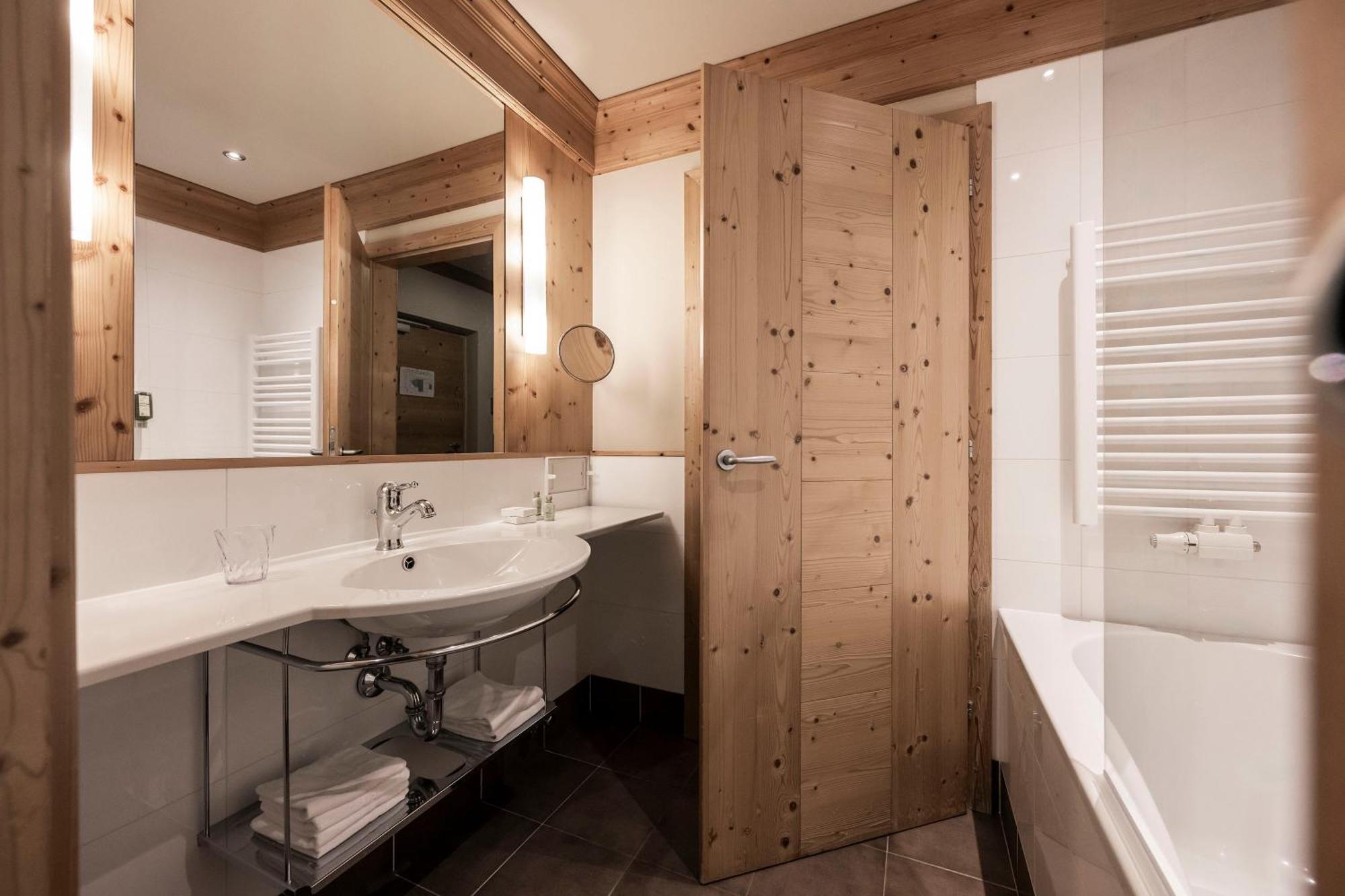 Post Alpina - Family Mountain Chalets San Candido Eksteriør bilde