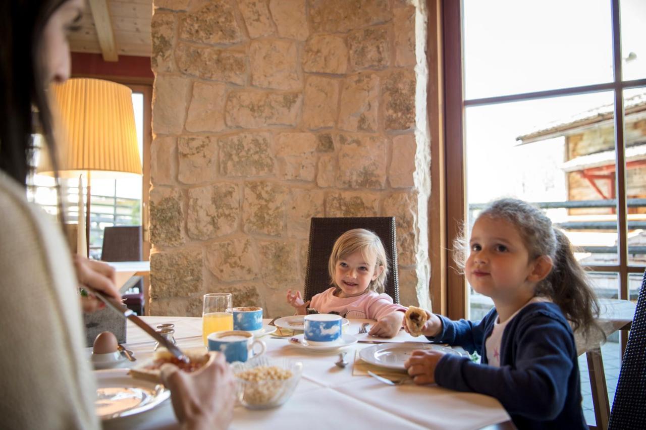 Post Alpina - Family Mountain Chalets San Candido Eksteriør bilde